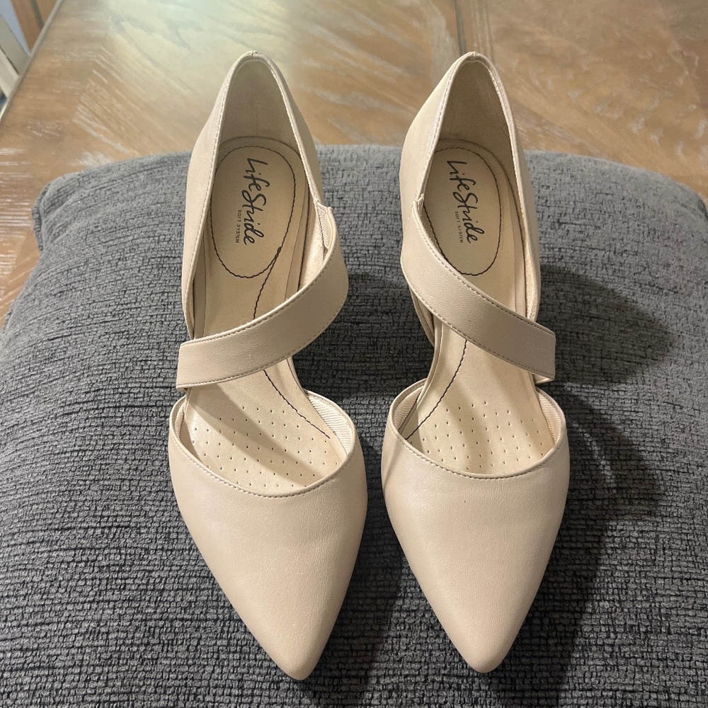 Life Stride suki pumps taupe soft system